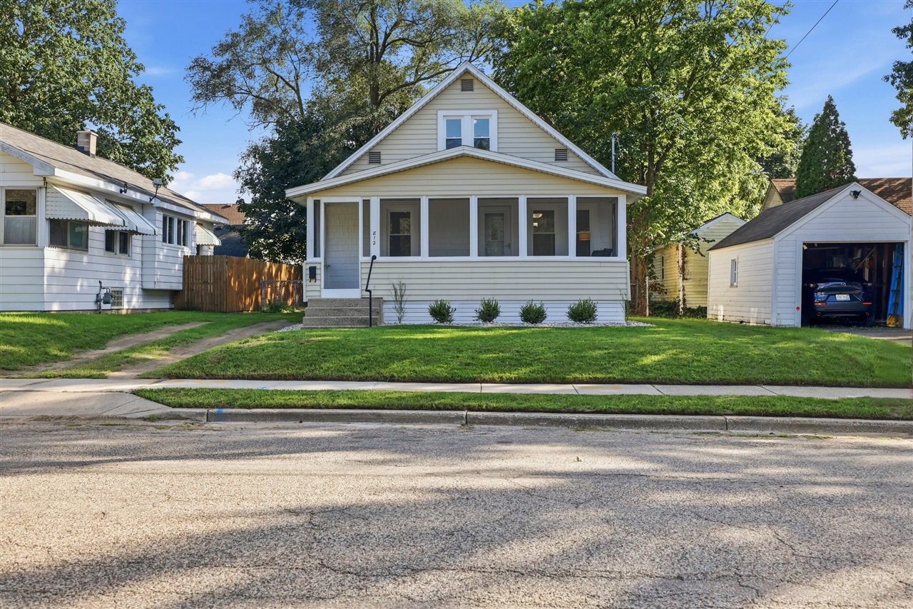 Photo 1 of Single family home for sale at 812 Graceland St, Grand Rapids, MI 49505 | MLS# 70558071 | Listing updated on 2026-09-17