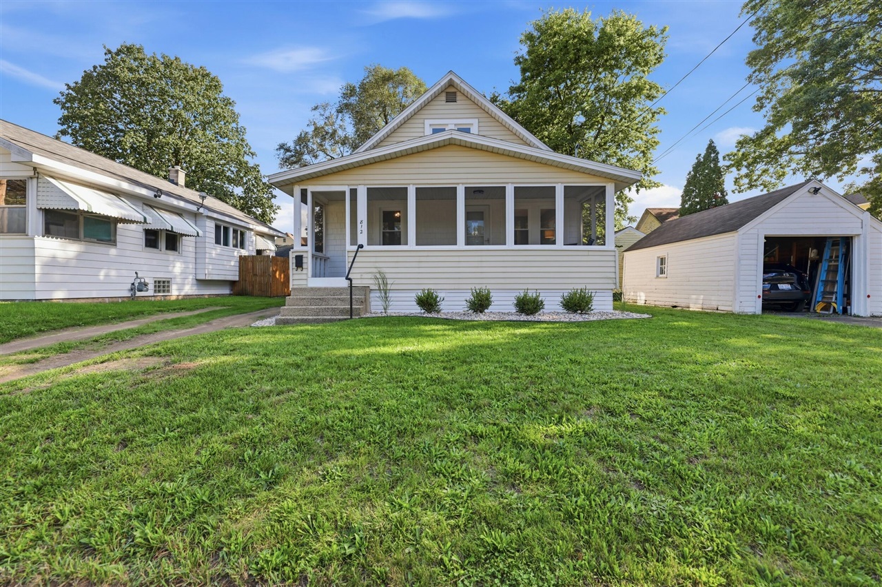 Photo 2 of Single family home for sale at 812 Graceland St, Grand Rapids, MI 49505 | MLS# 70558071 | Listing updated on 2026-09-17