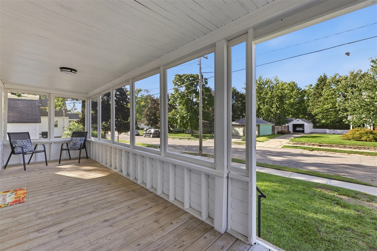 Photo 4 of Single family home for sale at 812 Graceland St, Grand Rapids, MI 49505 | MLS# 70558071 | Listing updated on 2026-09-17