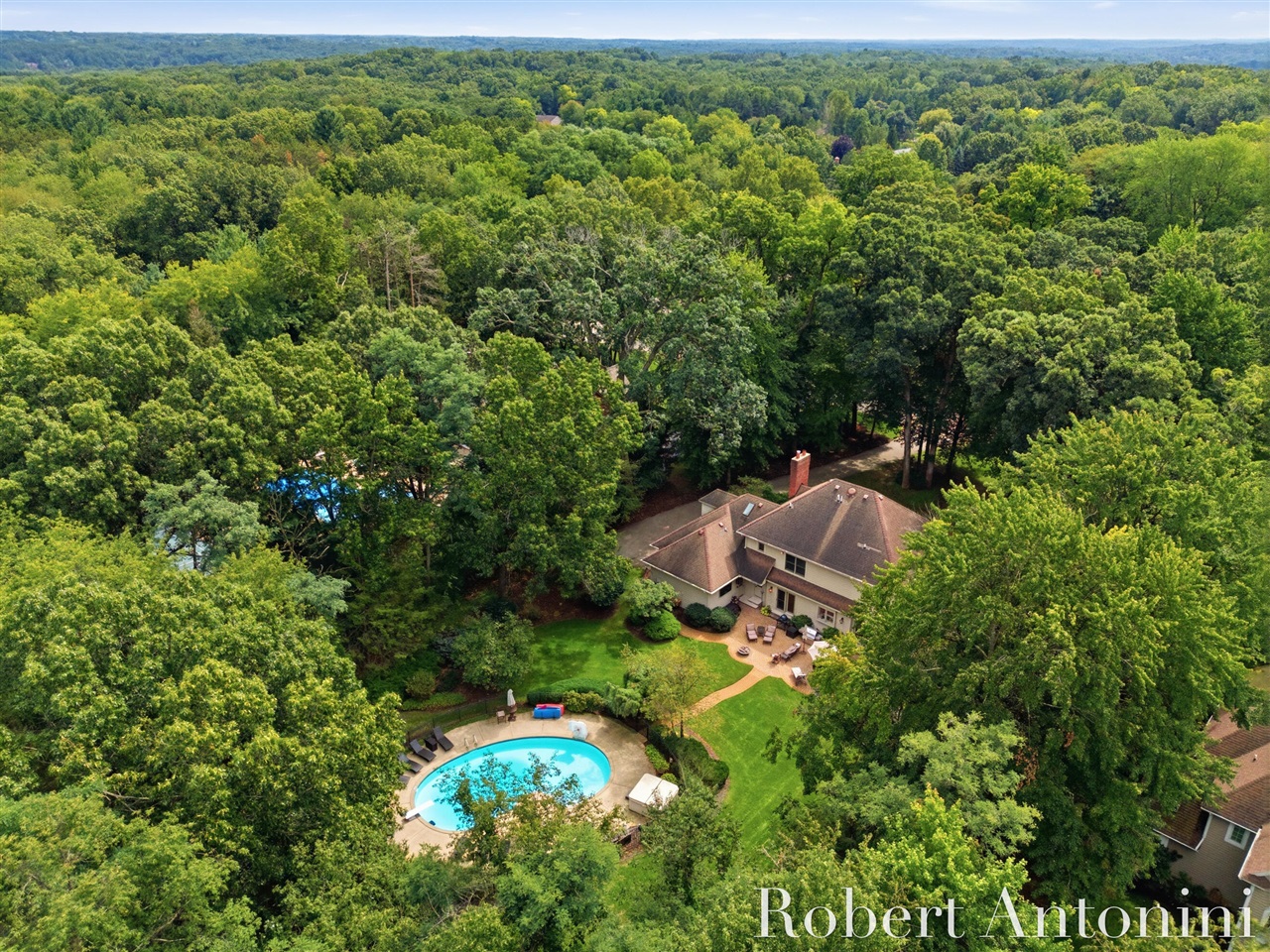 Photo 2 of Sale Pending at 6581 Donnegal Ct, Grand Rapids, MI 49546 | MLS# 70558081 | Listing updated on 2026-10-19