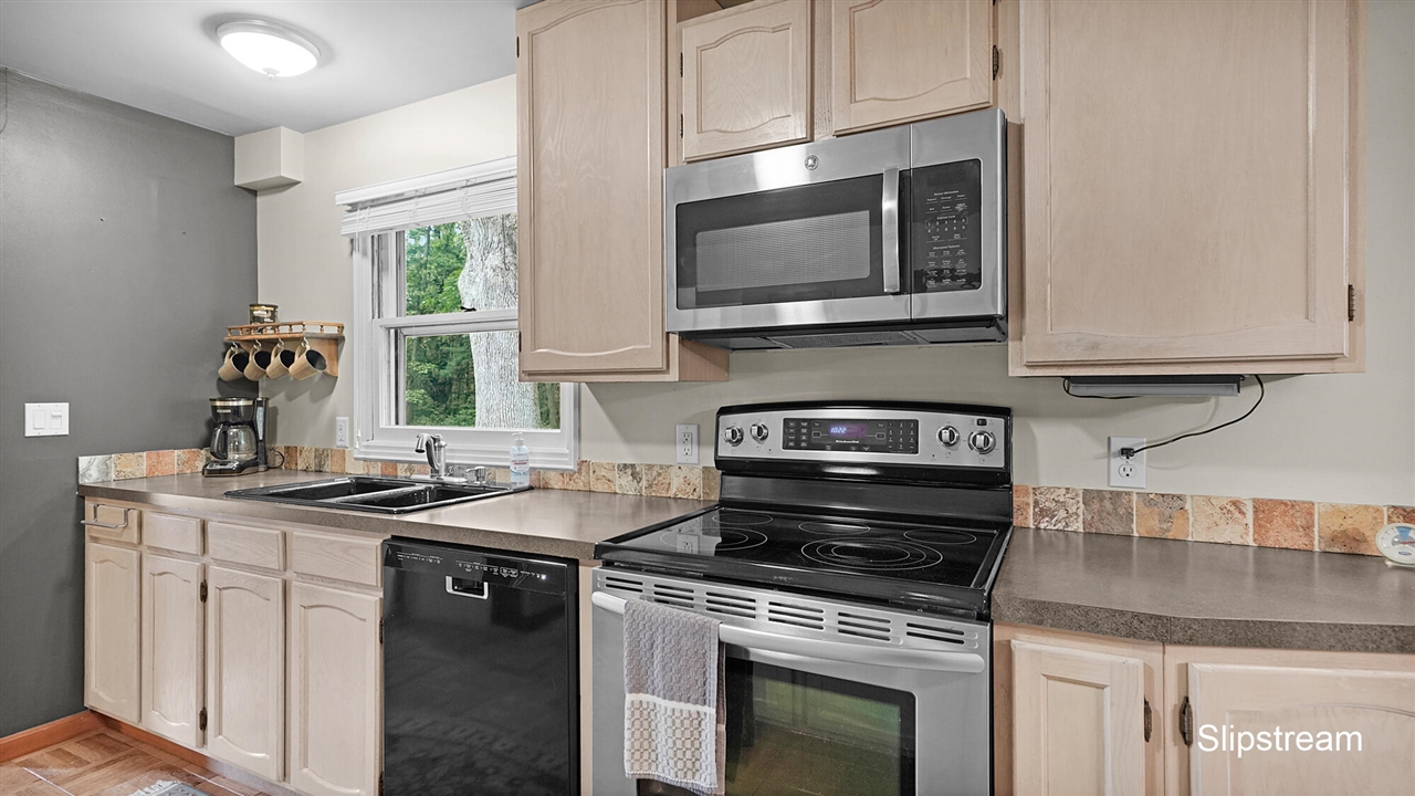Photo 4 of Sale Pending at 5059 12 Mile Rd, Rockford, MI 49341 | MLS# 70558101 | Listing updated on 2026-09-15
