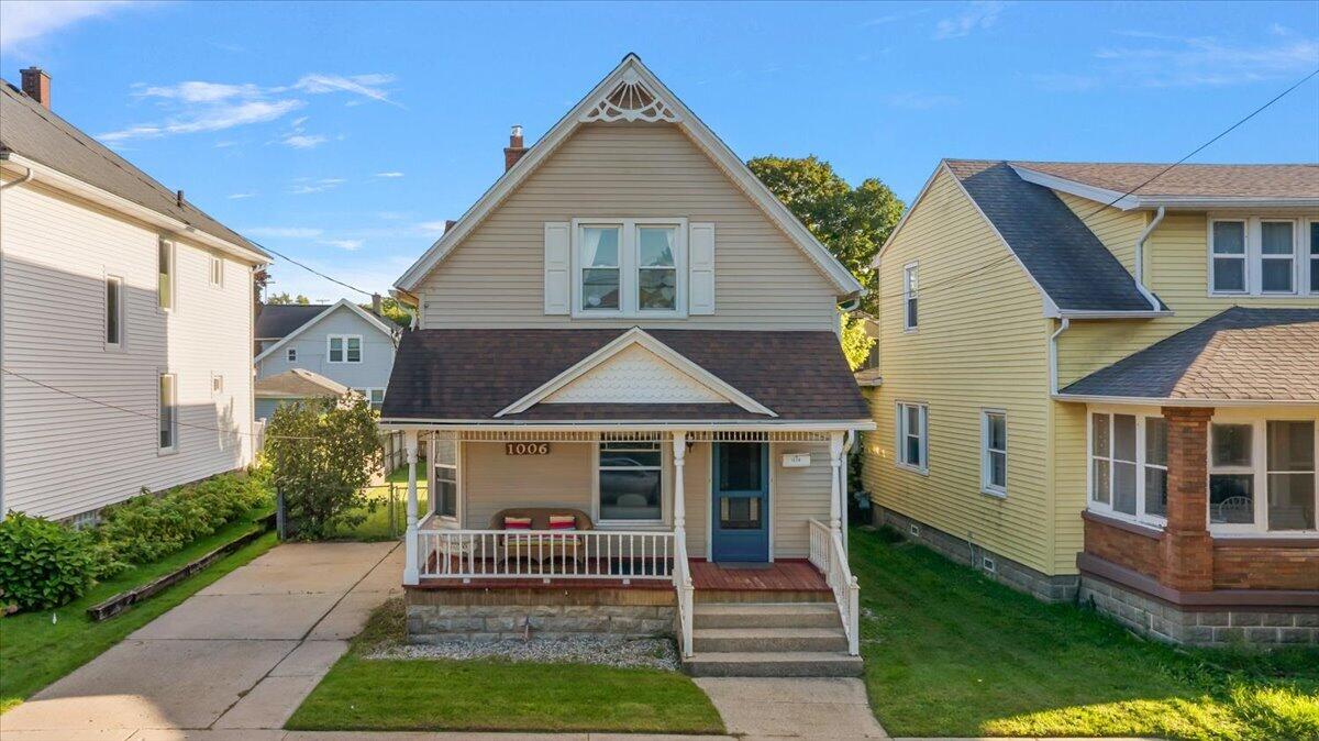 Photo 1 of Single family home for sale at 1006 Hovey St, Grand Rapids, MI 49504 | MLS# 70558150 | Listing updated on 2026-09-18