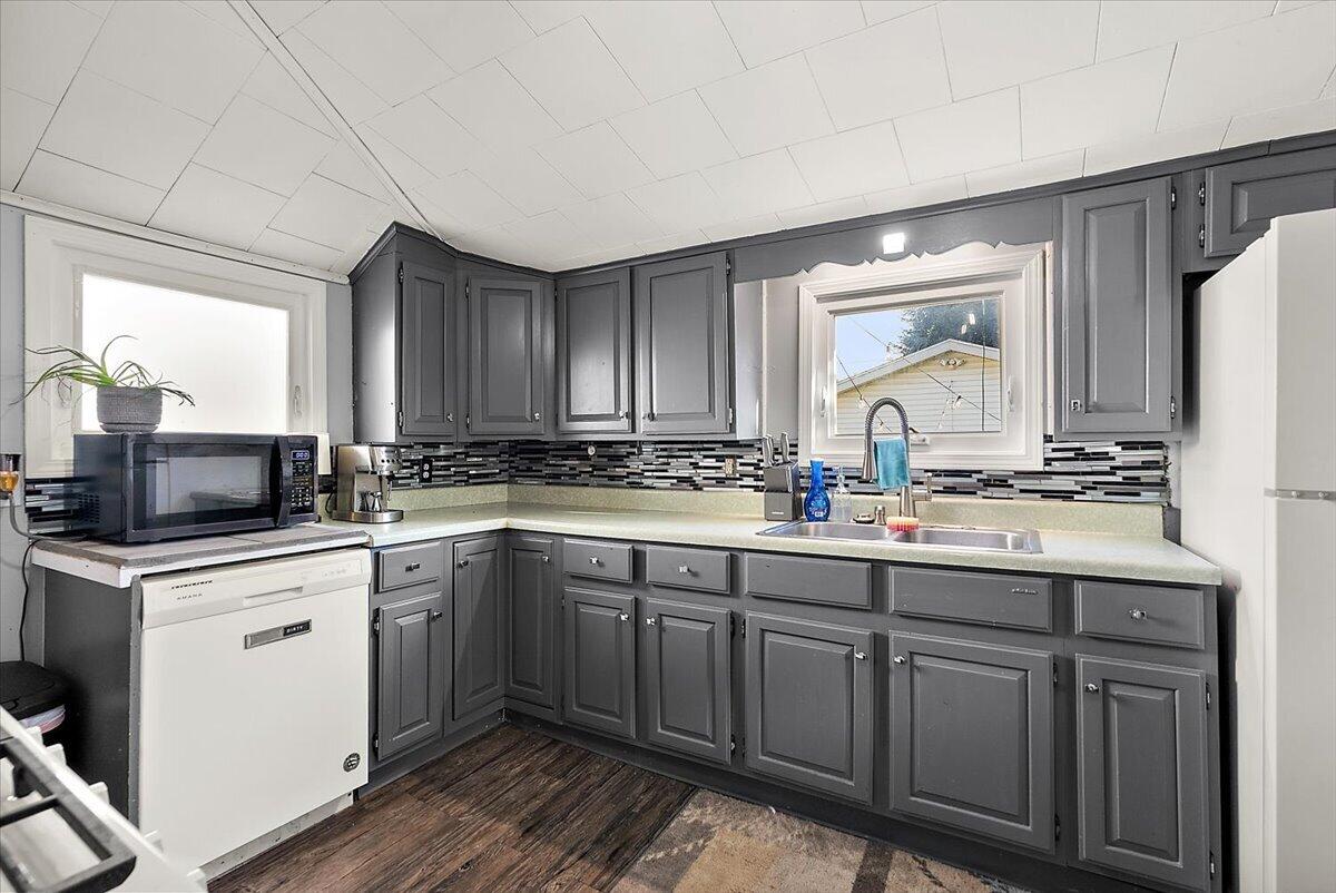 Photo 4 of Single family home for sale at 1006 Hovey St, Grand Rapids, MI 49504 | MLS# 70558150 | Listing updated on 2026-09-18