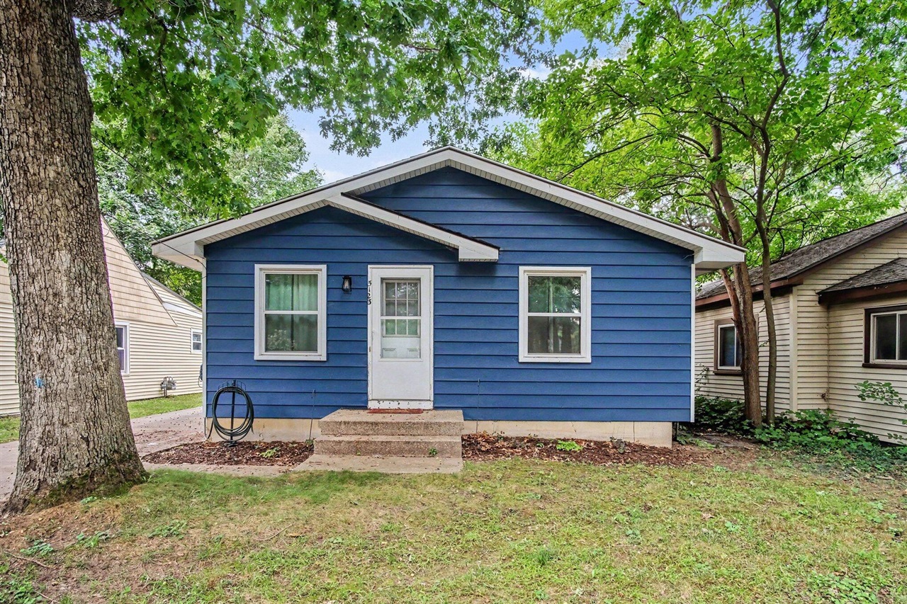 Photo 1 of Sale Pending at 5123 Carson Ave, Grand Rapids, MI 49548 | MLS# 70558160 | Listing updated on 2026-09-16