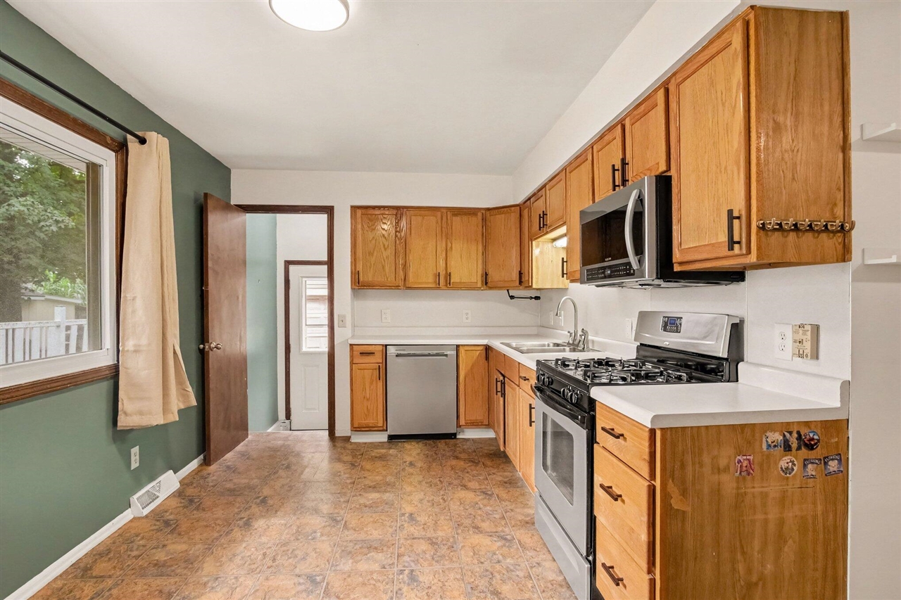 Photo 3 of Sale Pending at 5123 Carson Ave, Grand Rapids, MI 49548 | MLS# 70558160 | Listing updated on 2026-09-16