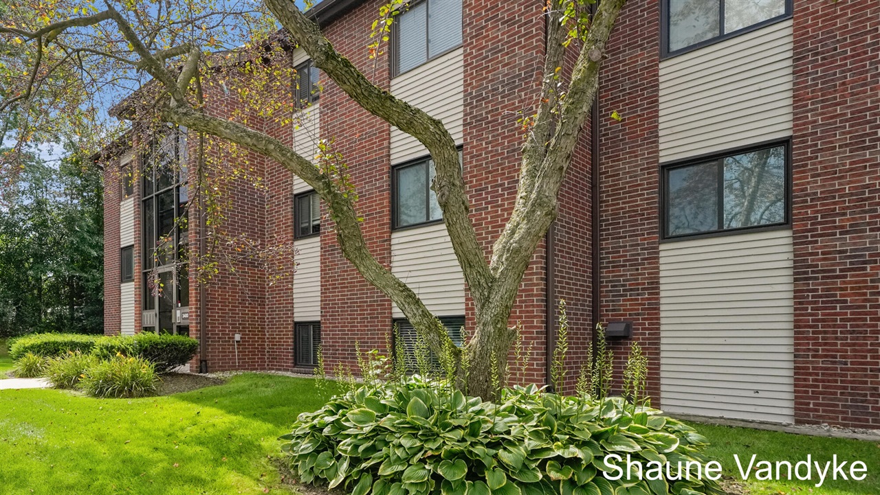 Photo 2 of Condo for sale at 3400 Devonwood Hills #E, Grand Rapids, MI 49525 | MLS# 70558161 | Listing updated on 2026-09-14