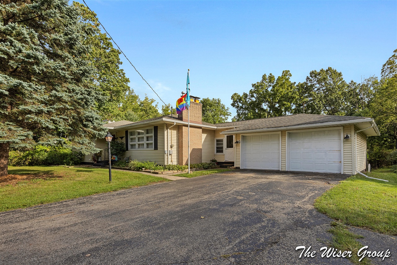 Photo 1 of Sale Pending at 1910 Knapp St, Grand Rapids, MI 49505 | MLS# 70558174 | Listing updated on 2026-09-19