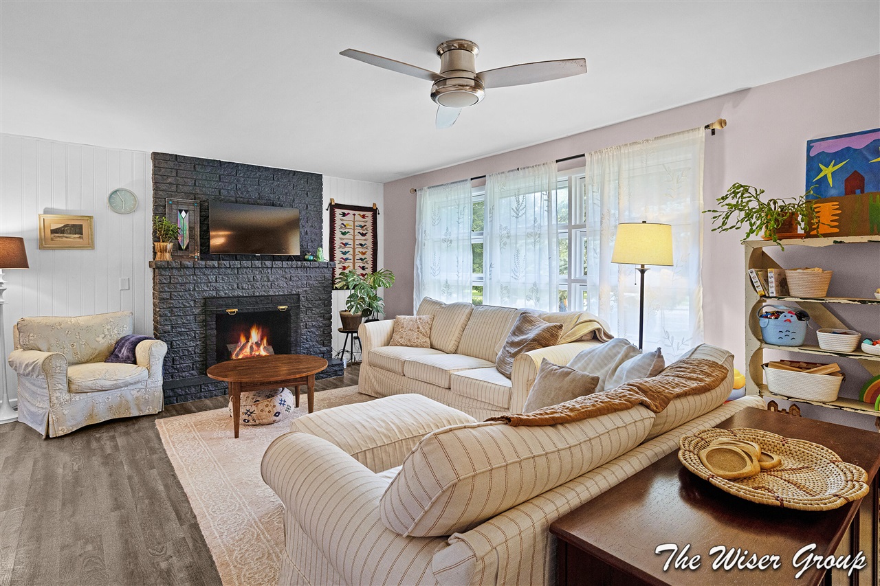 Photo 2 of Sale Pending at 1910 Knapp St, Grand Rapids, MI 49505 | MLS# 70558174 | Listing updated on 2026-09-19