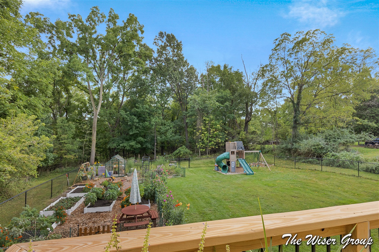 Photo 3 of Sale Pending at 1910 Knapp St, Grand Rapids, MI 49505 | MLS# 70558174 | Listing updated on 2026-09-19