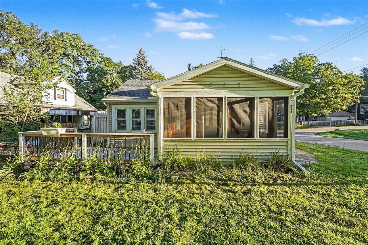 Photo 1 of Single family home for sale at 617 Wright St, Grand Rapids, MI 49505 | MLS# 70558239 | Listing updated on 2026-09-13