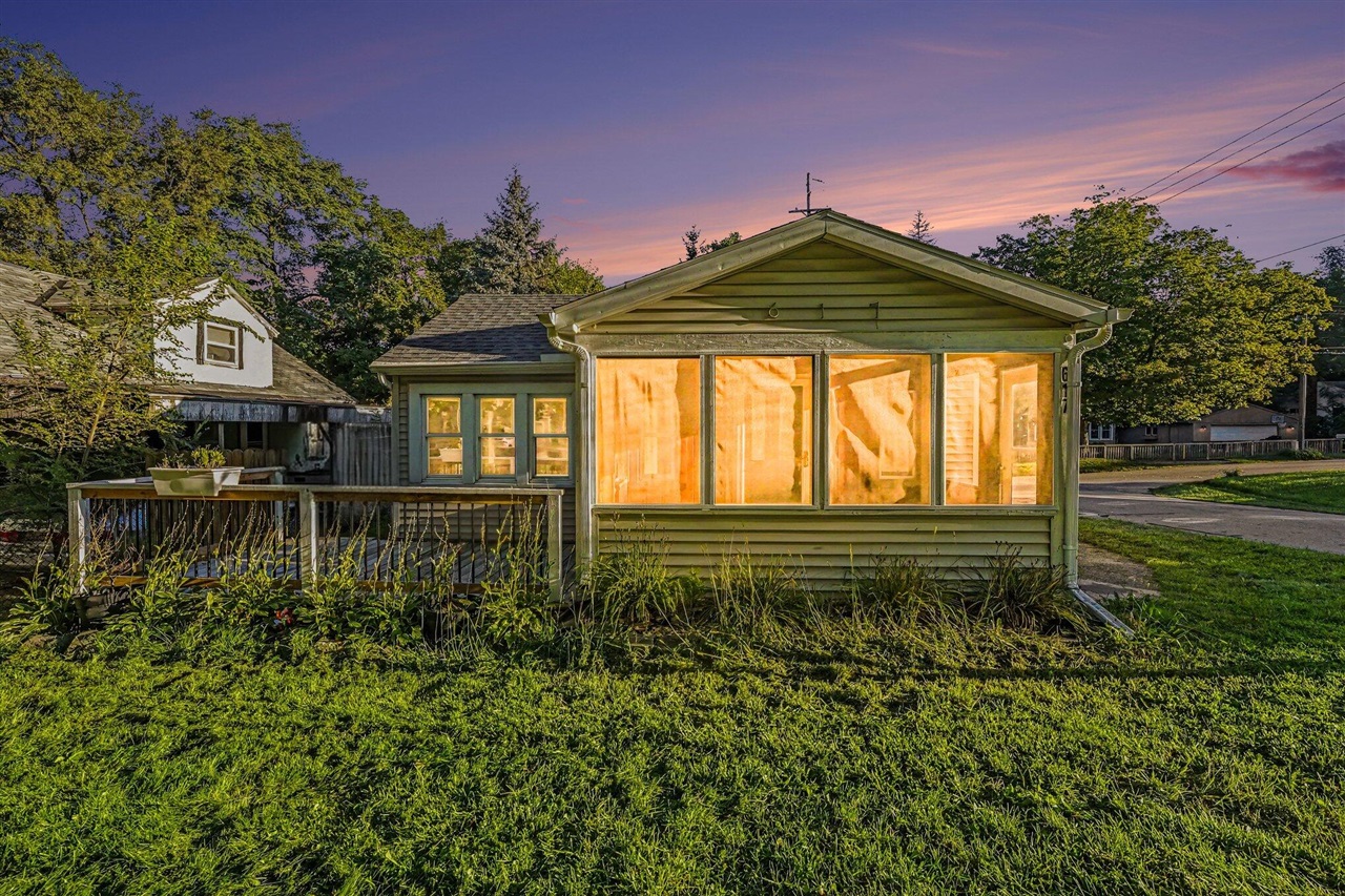Photo 2 of Single family home for sale at 617 Wright St, Grand Rapids, MI 49505 | MLS# 70558239 | Listing updated on 2026-09-13