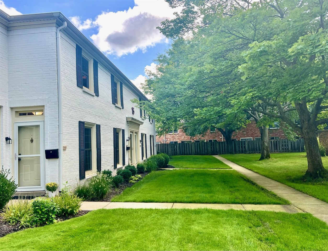 Photo 1 of Condo for sale at 2505 Abbington Dr #137, Grand Rapids, MI 49506 | MLS# 70558266 | Listing updated on 2026-09-22