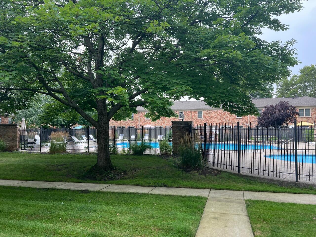 Photo 2 of Condo for sale at 2505 Abbington Dr #137, Grand Rapids, MI 49506 | MLS# 70558266 | Listing updated on 2026-09-13