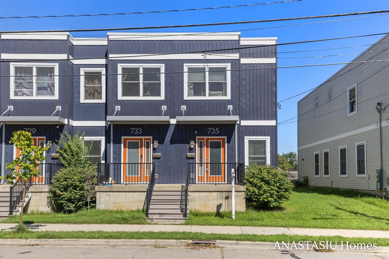 Single family home for sale at 735 Bates St, Grand Rapids, MI 49503 | MLS# 70558276