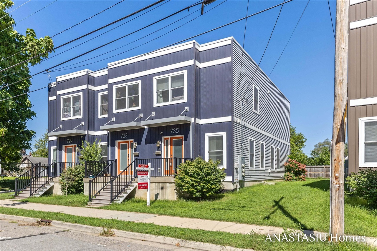 Photo 1 of Single family home for sale at 735 Bates St, Grand Rapids, MI 49503 | MLS# 70558276 | Listing updated on 2026-09-15