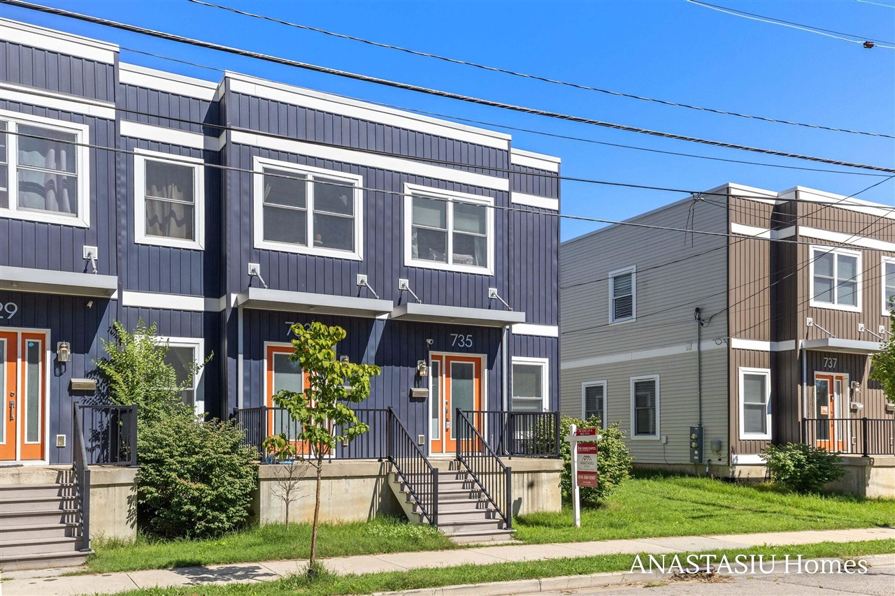 Photo 2 of Single family home for sale at 735 Bates St, Grand Rapids, MI 49503 | MLS# 70558276 | Listing updated on 2026-09-15