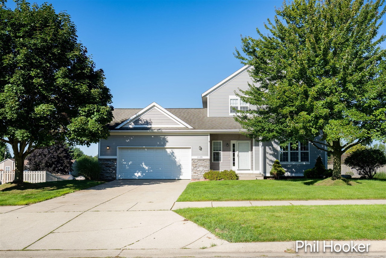 Single family home for sale at 2125 Orchard Ridge Dr, Grand Rapids, MI 49534 | MLS# 70558283
