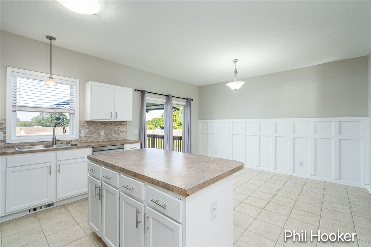 Photo 3 of Single family home for sale at 2125 Orchard Ridge Dr, Grand Rapids, MI 49534 | MLS# 70558283 | Listing updated on 2026-09-14