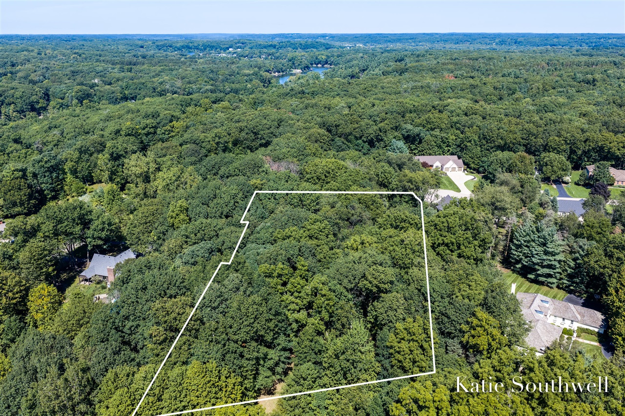Photo 3 of Sale Pending at 7670 Wood Violet Ct, Ada, MI 49301 | MLS# 70558286 | Listing updated on 2026-09-18