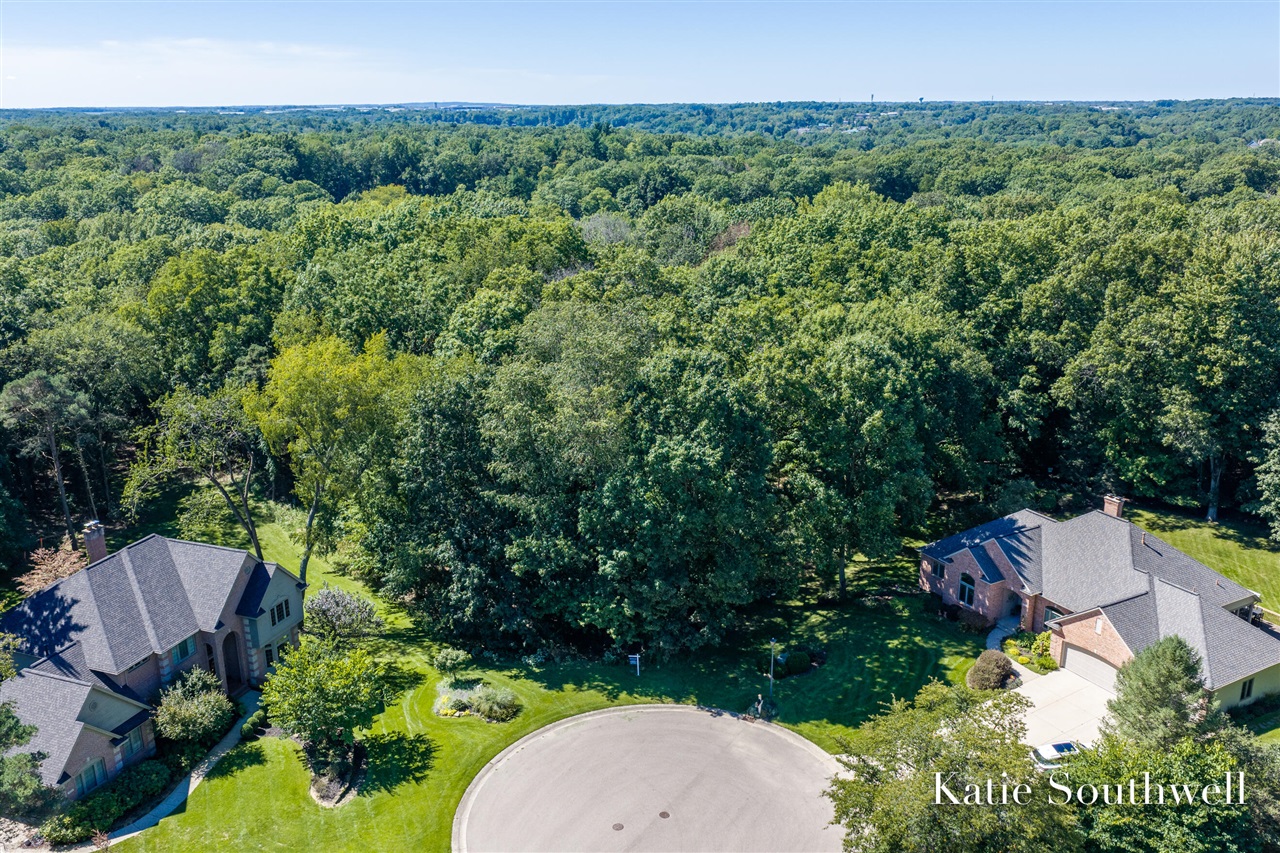 Photo 4 of Sale Pending at 7670 Wood Violet Ct, Ada, MI 49301 | MLS# 70558286 | Listing updated on 2026-09-18
