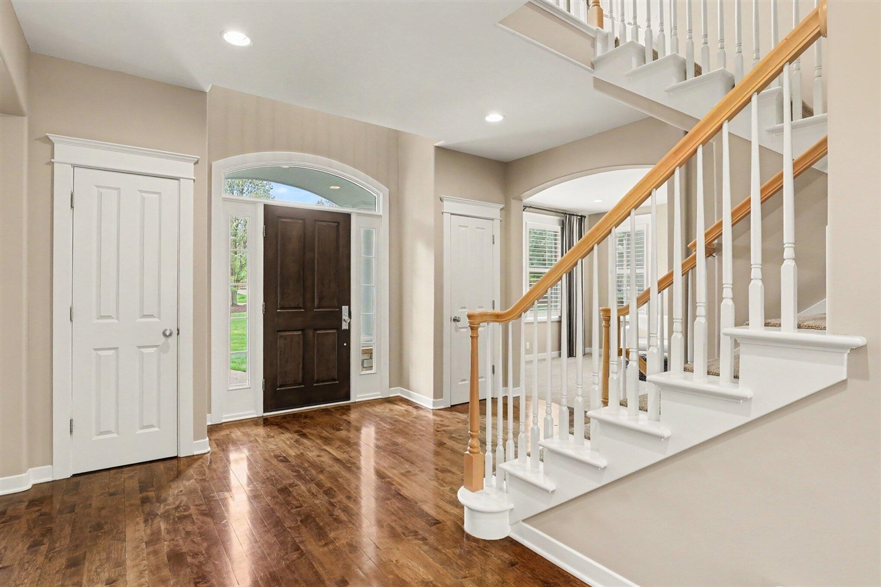 Photo 3 of Mansion for sale at 1670 Flowers Xing Dr, Grand Rapids, MI 49525 | MLS# 70558291 | Listing updated on 2026-09-18