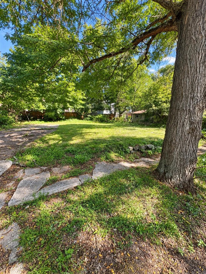 Photo 2 of Land for sale at 1215 Williams St, Jackson, MI 49203 | MLS# 70558309 | Listing updated on 2026-09-17