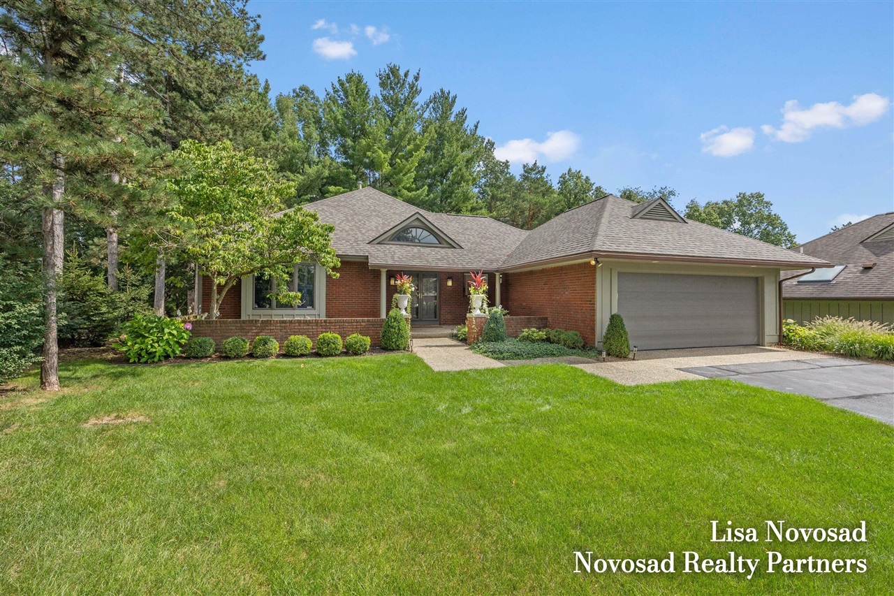 Photo 3 of Condo for sale at 3589 Charlevoix Dr, Grand Rapids, MI 49546 | MLS# 70558350 | Listing updated on 2026-09-18