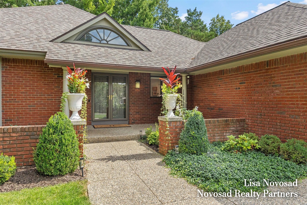 Photo 3 of Condo for sale at 3589 Charlevoix Dr, Grand Rapids, MI 49546 | MLS# 70558350 | Listing updated on 2026-09-18