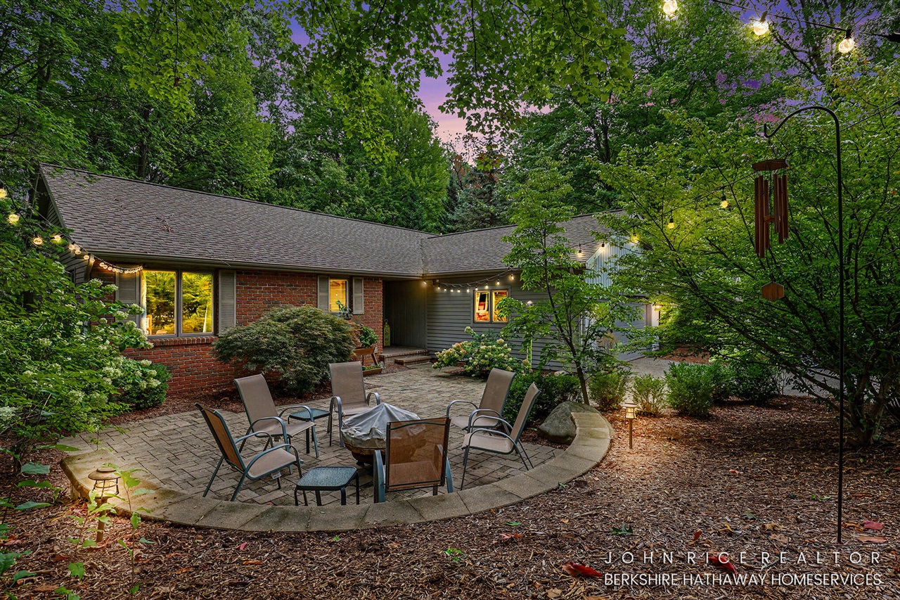 Photo 1 of Single family home for sale at 956 Spaulding Ave, Ada, MI 49301 | MLS# 70558377 | Listing updated on 2026-09-14