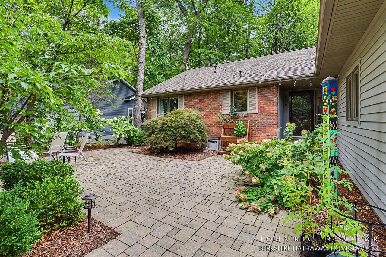 Photo 2 of Single family home for sale at 956 Spaulding Ave, Ada, MI 49301 | MLS# 70558377 | Listing updated on 2026-09-14