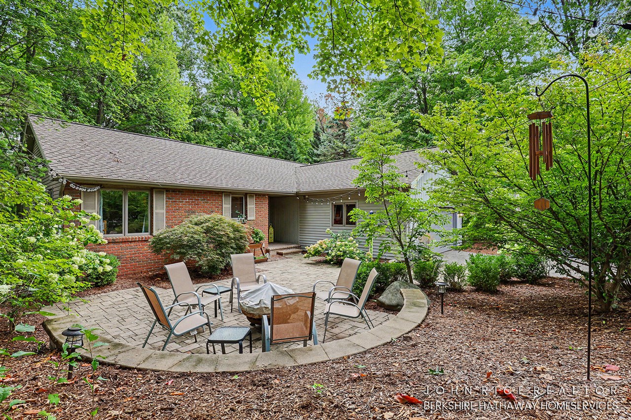 Photo 3 of Single family home for sale at 956 Spaulding Ave, Ada, MI 49301 | MLS# 70558377 | Listing updated on 2026-09-14
