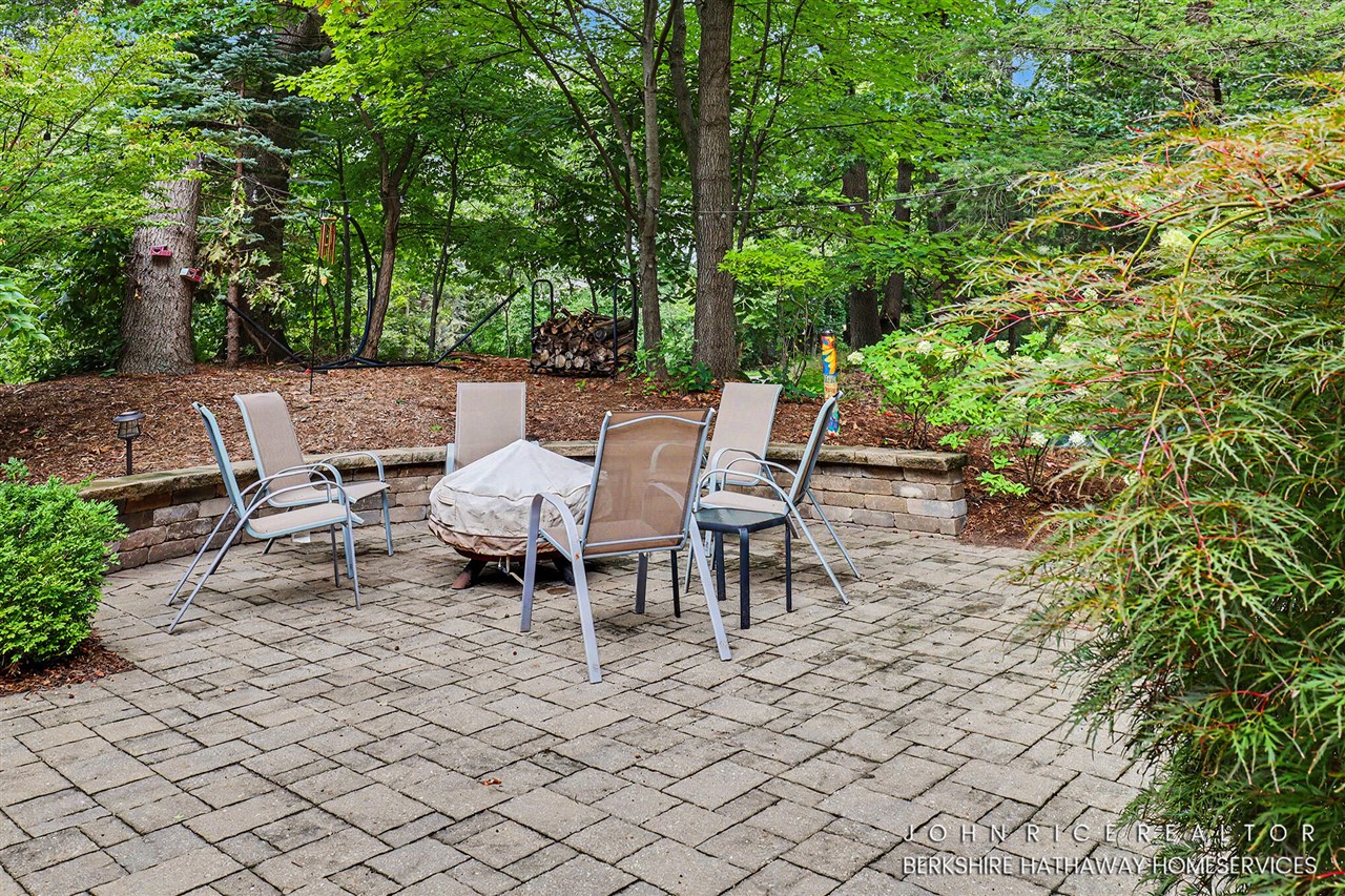 Photo 4 of Single family home for sale at 956 Spaulding Ave, Ada, MI 49301 | MLS# 70558377 | Listing updated on 2026-09-14