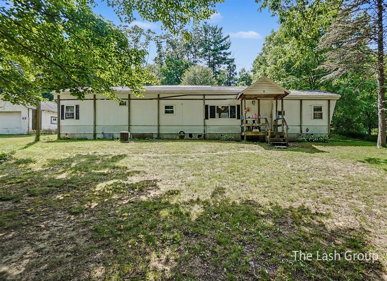 Photo 2 of Single family home for sale at 1665 S Forest Hills Dr, White Cloud, MI 49349 | MLS# 70558391 | Listing updated on 2026-09-13