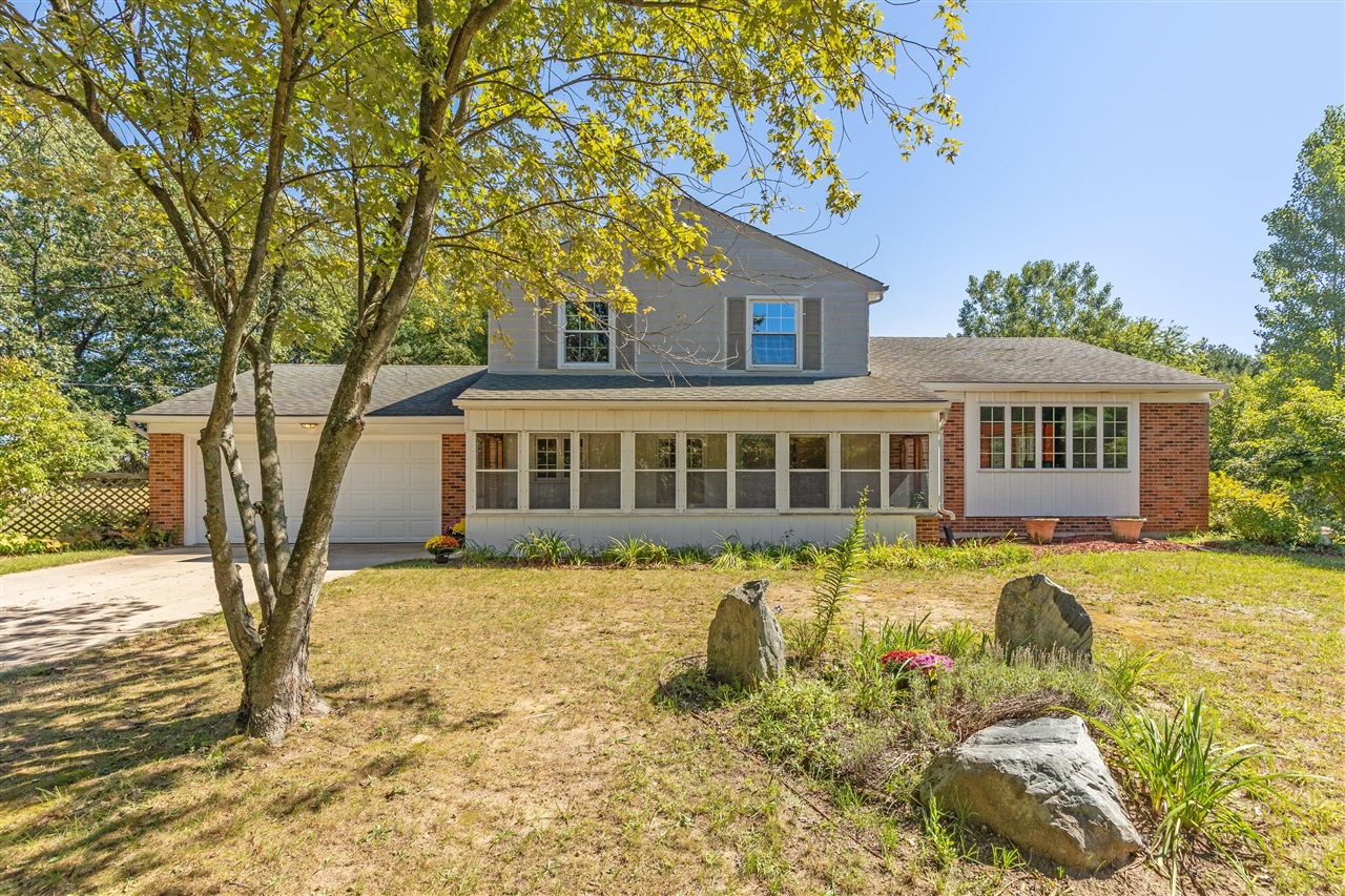 Photo 1 of Single family home for sale at 8580 Young Ave, Rockford, MI 49341 | MLS# 70558408 | Listing updated on 2026-09-14