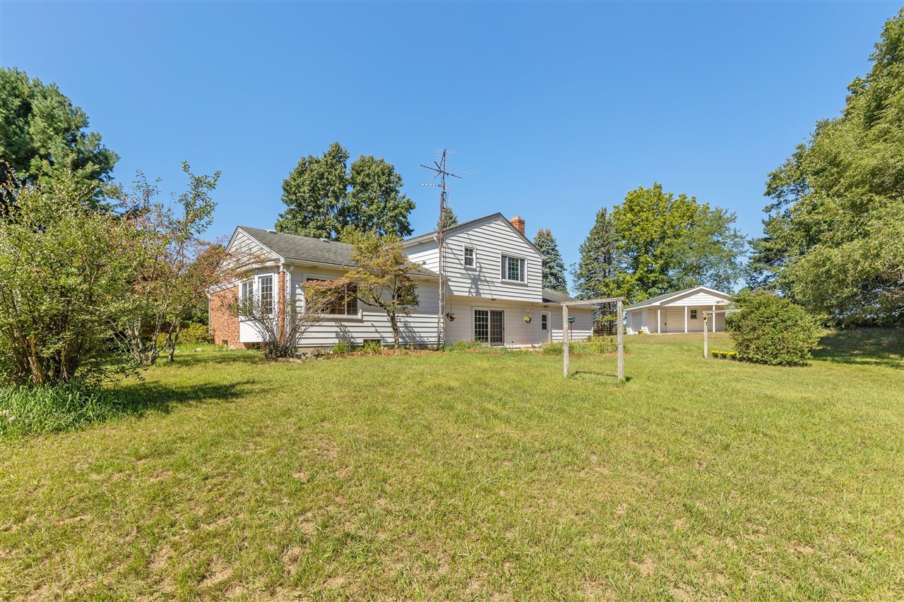 Photo 2 of Single family home for sale at 8580 Young Ave, Rockford, MI 49341 | MLS# 70558408 | Listing updated on 2026-09-14