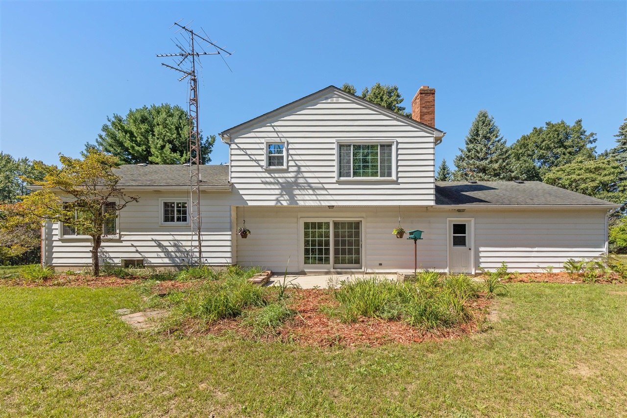 Photo 3 of Single family home for sale at 8580 Young Ave, Rockford, MI 49341 | MLS# 70558408 | Listing updated on 2026-09-14