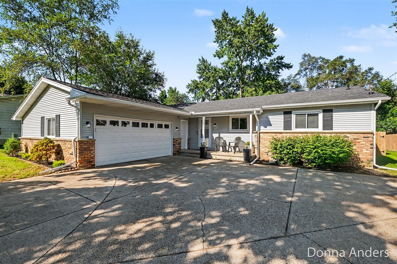 Photo 2 of Single family home for sale at 5581 Edgelawn Dr, Grand Rapids, MI 49508 | MLS# 70558425 | Listing updated on 2026-09-15