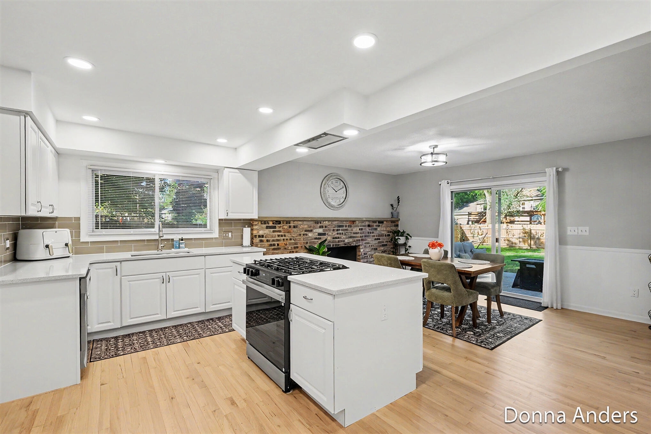 Photo 3 of Single family home for sale at 5581 Edgelawn Dr, Grand Rapids, MI 49508 | MLS# 70558425 | Listing updated on 2026-09-15