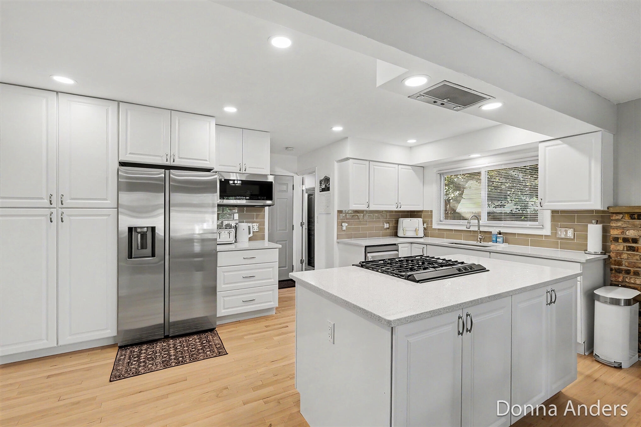 Photo 4 of Single family home for sale at 5581 Edgelawn Dr, Grand Rapids, MI 49508 | MLS# 70558425 | Listing updated on 2026-09-15