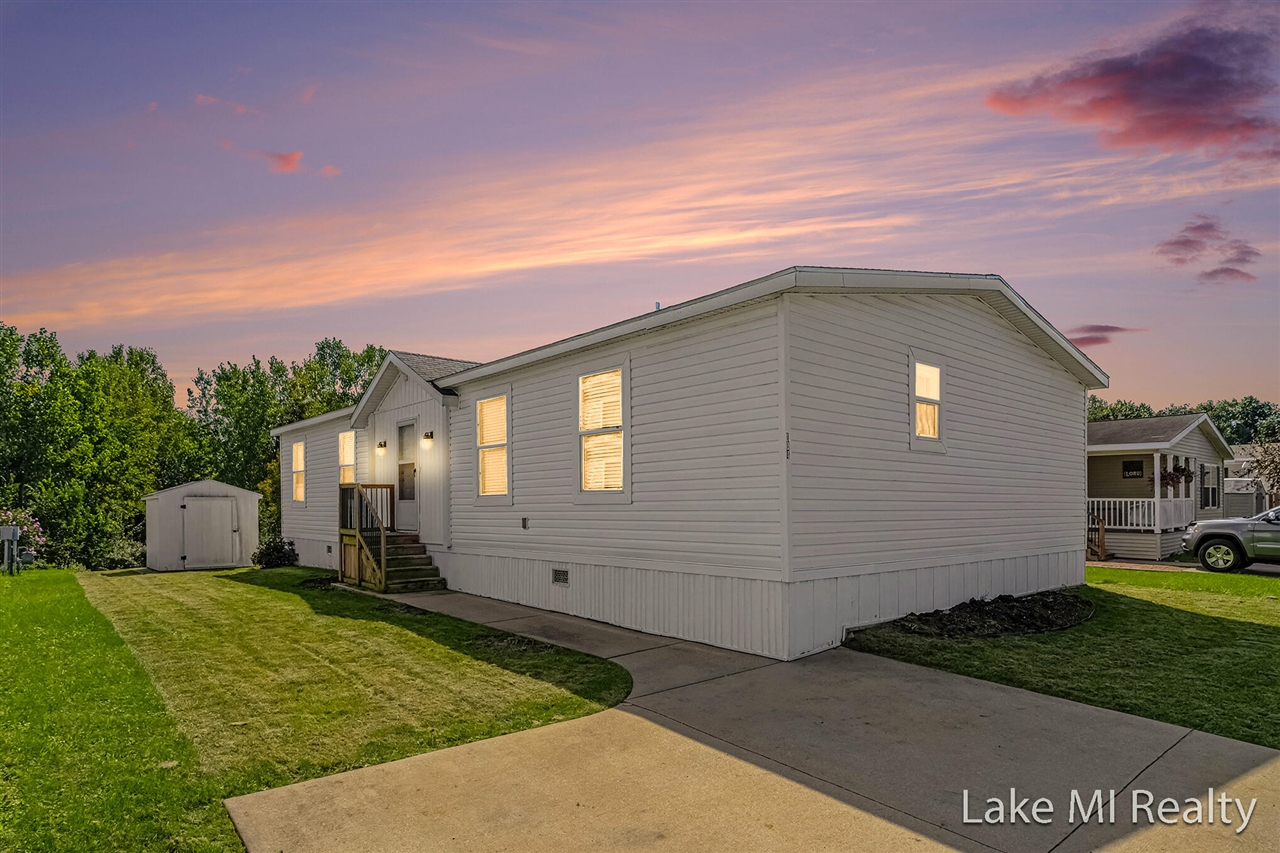 Photo 1 of Single family home for sale at 104 Gardens Blvd, Grand Rapids, MI 49534 | MLS# 70558458 | Listing updated on 2026-09-18