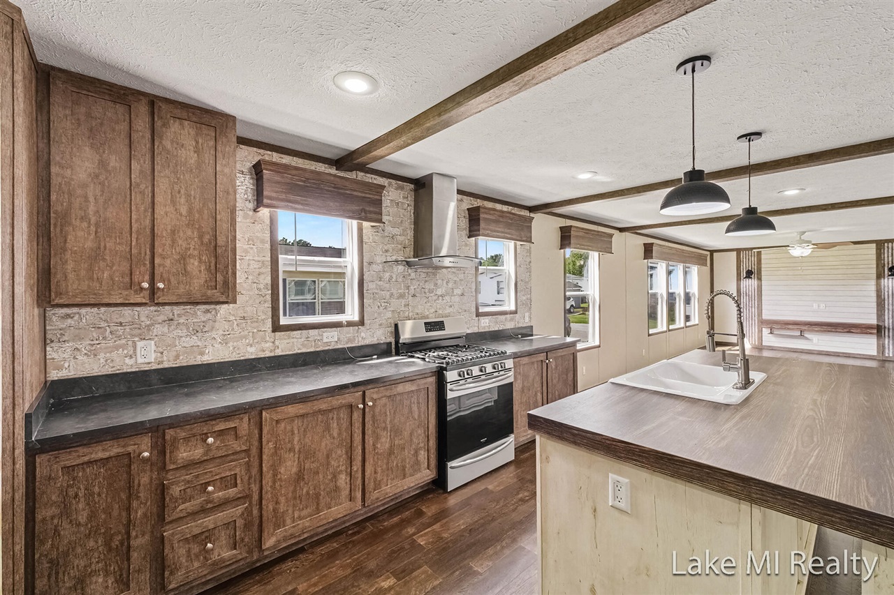 Photo 3 of Single family home for sale at 104 Gardens Blvd, Grand Rapids, MI 49534 | MLS# 70558458 | Listing updated on 2026-09-18