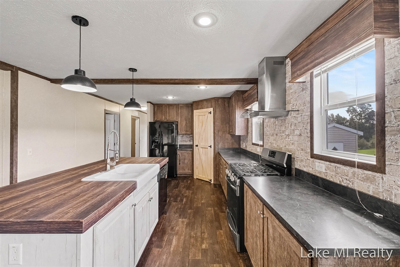 Photo 4 of Single family home for sale at 104 Gardens Blvd, Grand Rapids, MI 49534 | MLS# 70558458 | Listing updated on 2026-09-18
