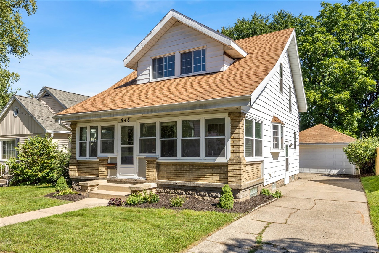 Single family home for sale at 946 Frederick Ave, Grand Rapids, MI 49504 | MLS# 70558475