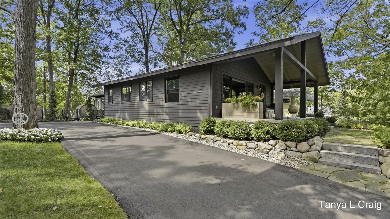 Photo 2 of Sale Pending at 3652 Reeds Lake Blvd, Grand Rapids, MI 49506 | MLS# 70558480 | Listing updated on 2026-09-17