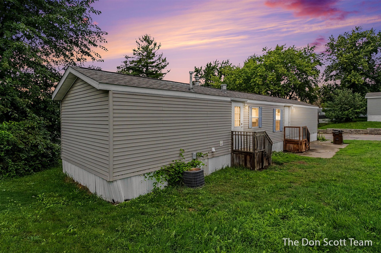 Photo 1 of Single family home for sale at 3662 Mount Blanc St, Grand Rapids, MI 49544 | MLS# 70558484 | Listing updated on 2026-10-06