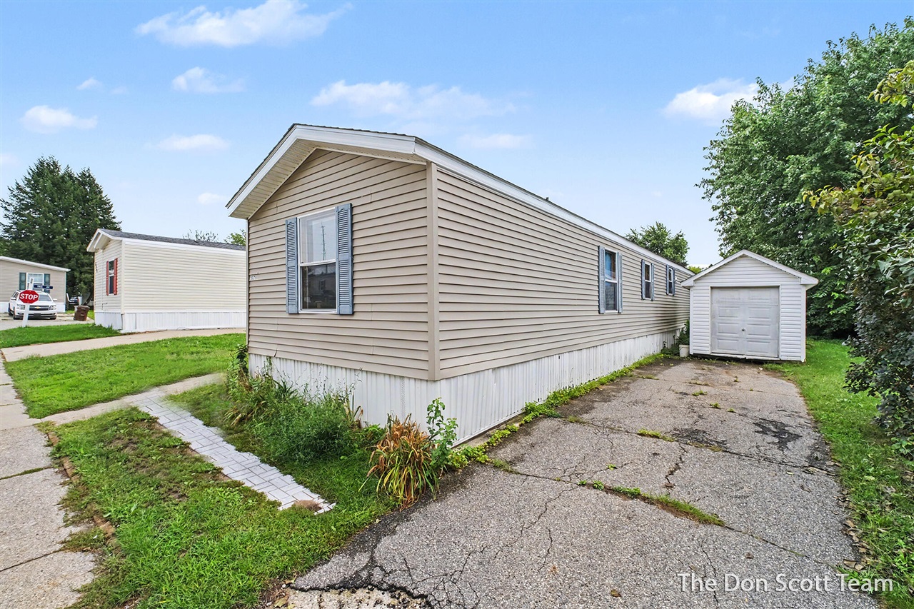 Photo 2 of Single family home for sale at 3662 Mount Blanc St, Grand Rapids, MI 49544 | MLS# 70558484 | Listing updated on 2026-10-06