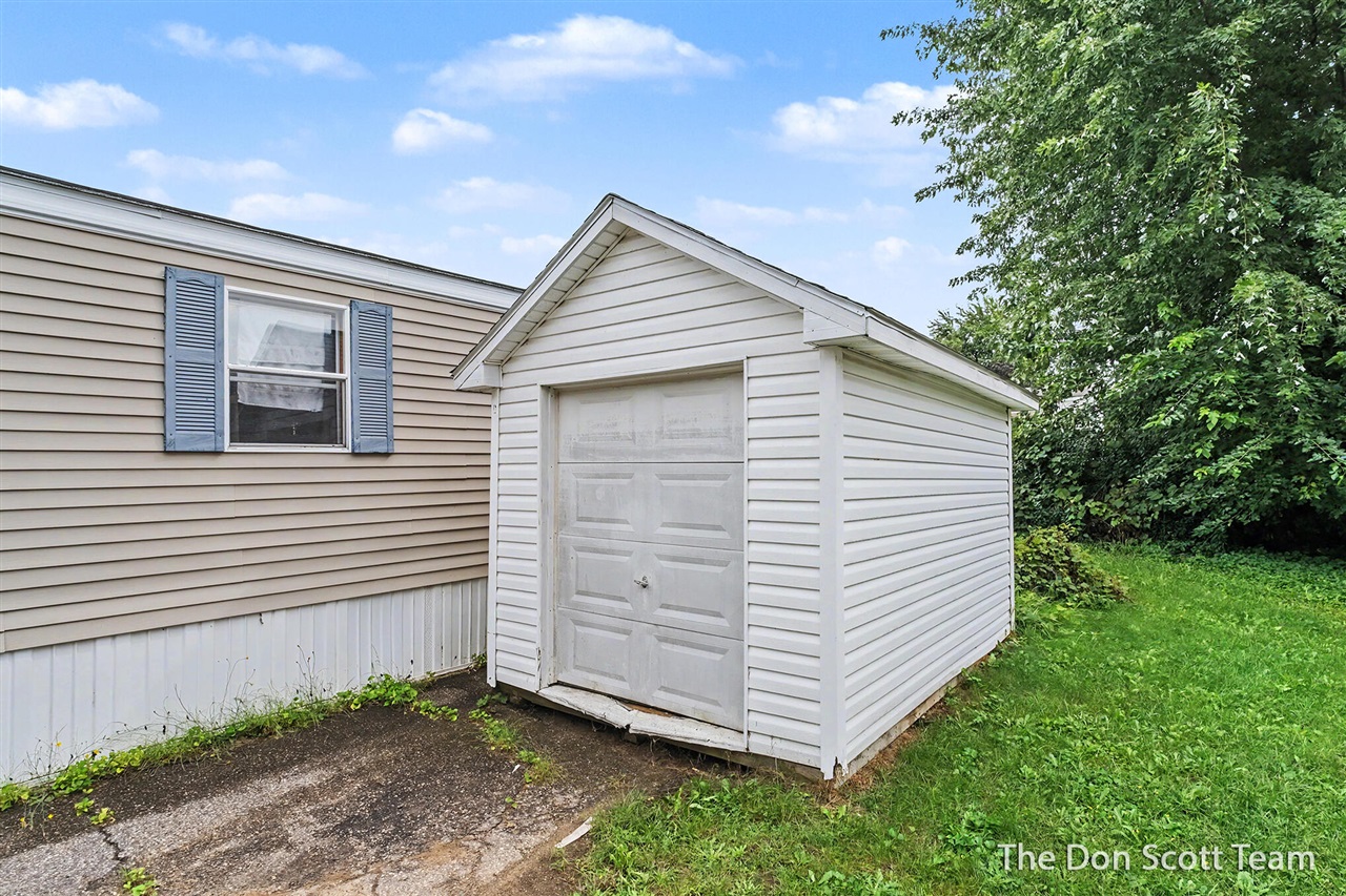 Photo 3 of Single family home for sale at 3662 Mount Blanc St, Grand Rapids, MI 49544 | MLS# 70558484 | Listing updated on 2026-10-06