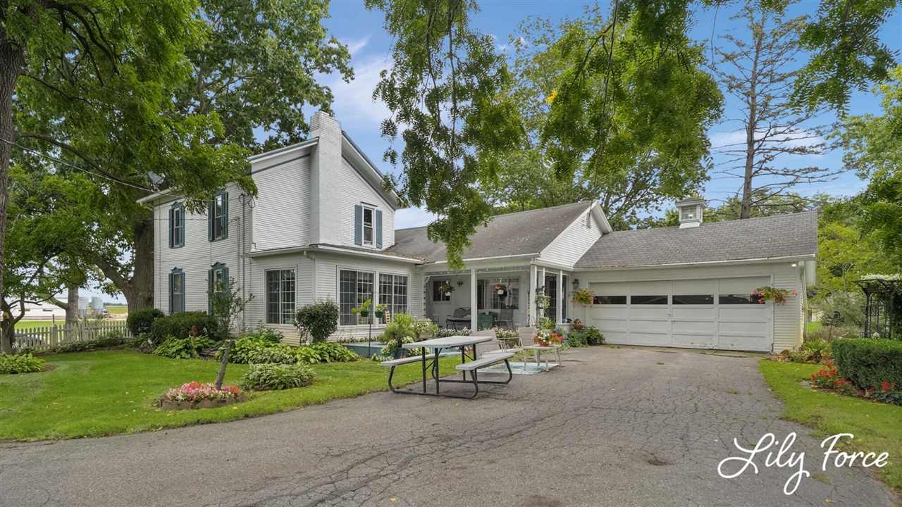 Photo 2 of Single family home for sale at 4714 4 Mile Rd, Grand Rapids, MI 49544 | MLS# 70558545 | Listing updated on 2026-09-18