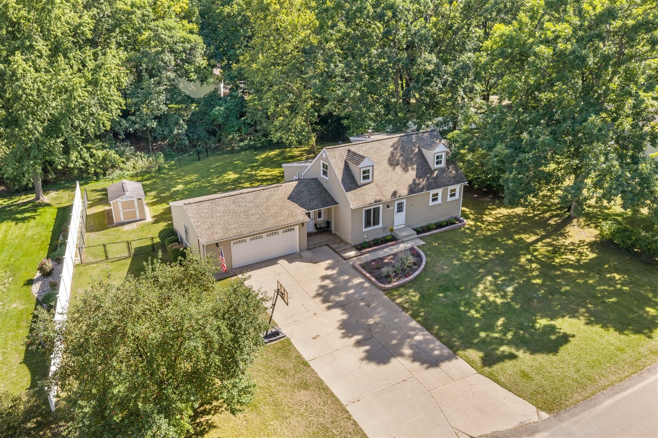 Photo 2 of Sale Pending at 10702 Settlewood Dr, Lowell, MI 49331 | MLS# 70558621 | Listing updated on 2026-09-19