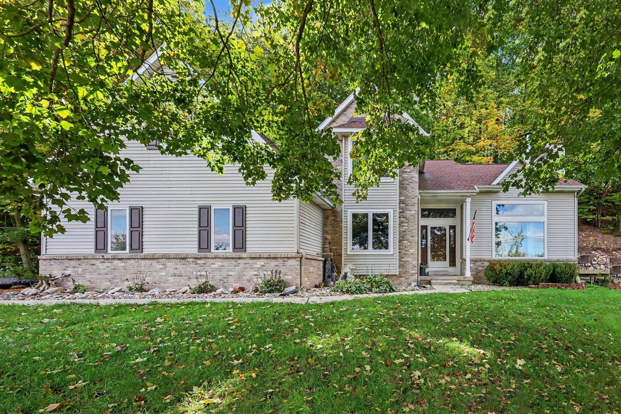 Photo 1 of Single family home for sale at 8824 Grand River Dr, Ada, MI 49301 | MLS# 70558622 | Listing updated on 2026-10-06